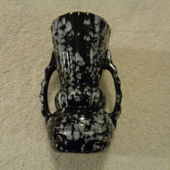 VINTAGE BLACK & WHITE MOTTLED POTTERY VASE - Picture 5 of 7